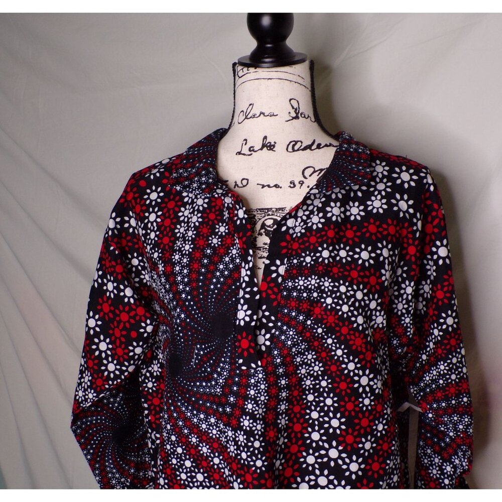 🆕 The Oula Company Geometric Print Boyfriend Top Blouse Small Blue Red - Picture 6 of 9